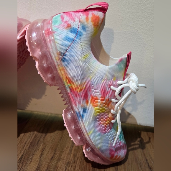 Women's La Sheelah Tie-Dye Sneaker, Size 6.5 NWOT - Picture 8 of 11